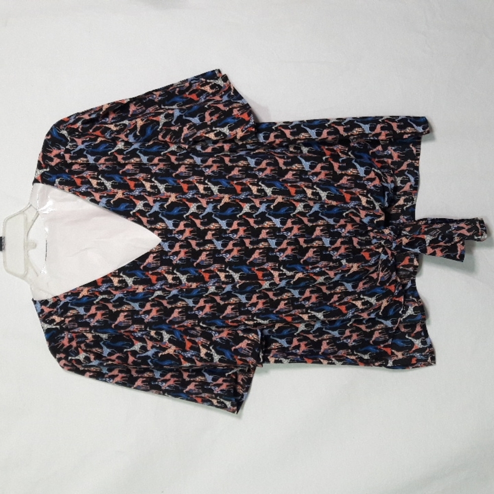 CHAUS Womem Blouse Multi Colors Giraffe Novelty Print Tie hem Size L